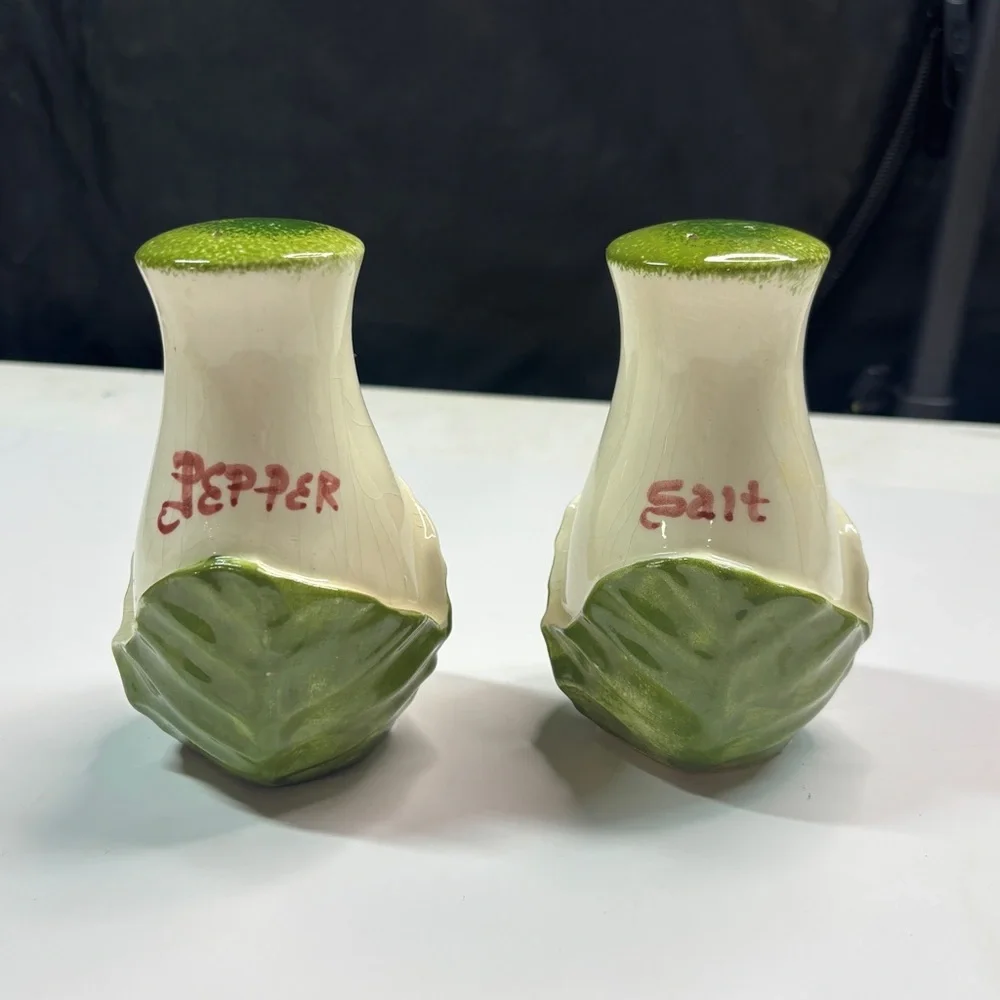 Vintage Salt and Pepper Shaker MCM Lettuce Cabbage Leaf Green White  5”